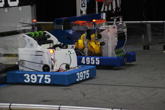 Le robot des Dragons à une compétition FRC